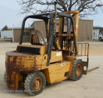 image for item GD9135 Caterpillar V80 forklift