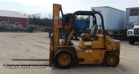 image for item GD9135 Caterpillar V80 forklift