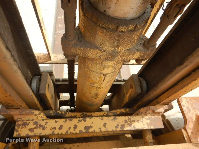 image for item GD9135 Caterpillar V80 forklift