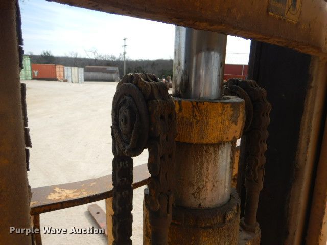 image for item GD9135 Caterpillar V80 forklift