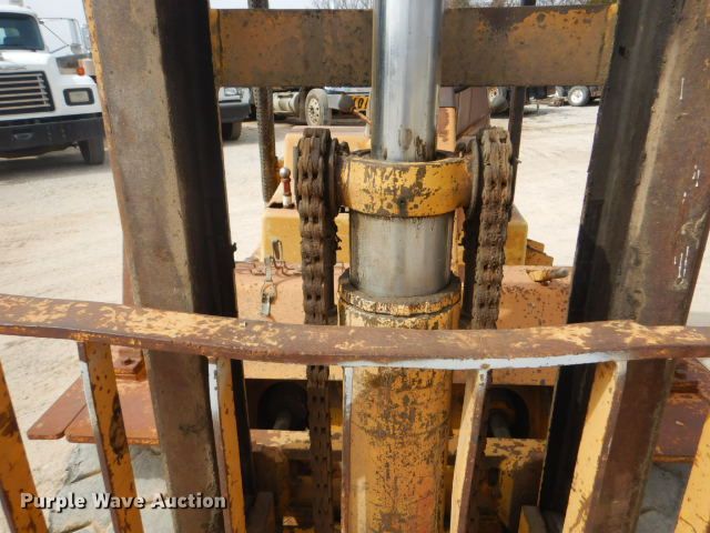 image for item GD9135 Caterpillar V80 forklift