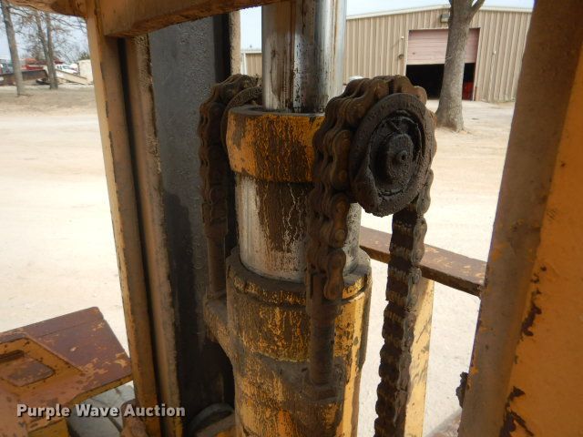 image for item GD9135 Caterpillar V80 forklift