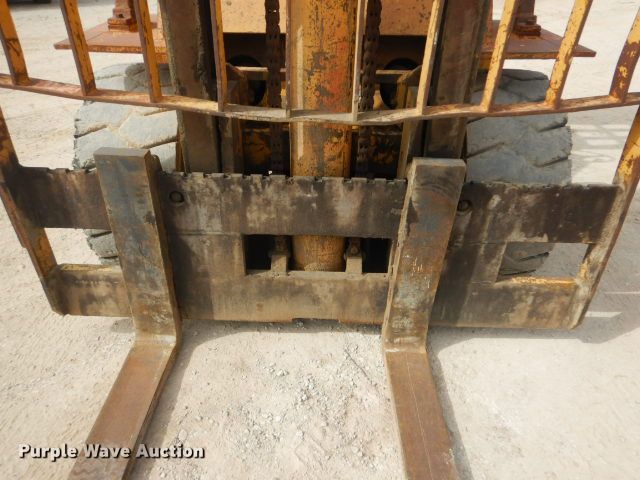 image for item GD9135 Caterpillar V80 forklift