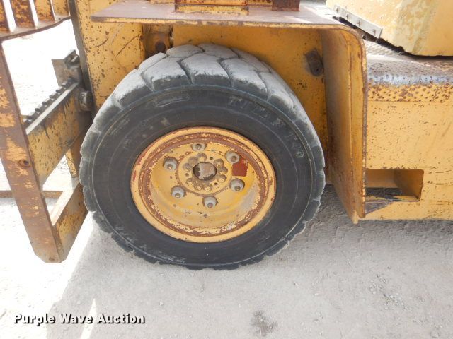 image for item GD9135 Caterpillar V80 forklift
