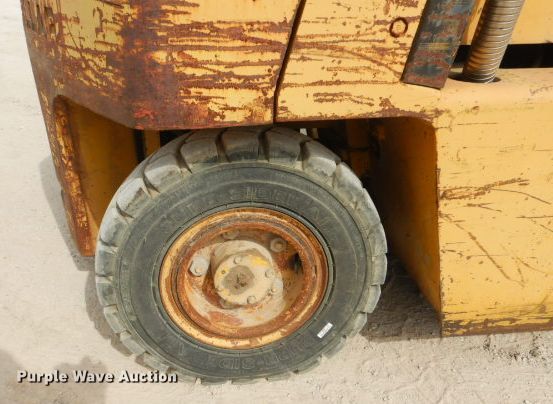 image for item GD9135 Caterpillar V80 forklift