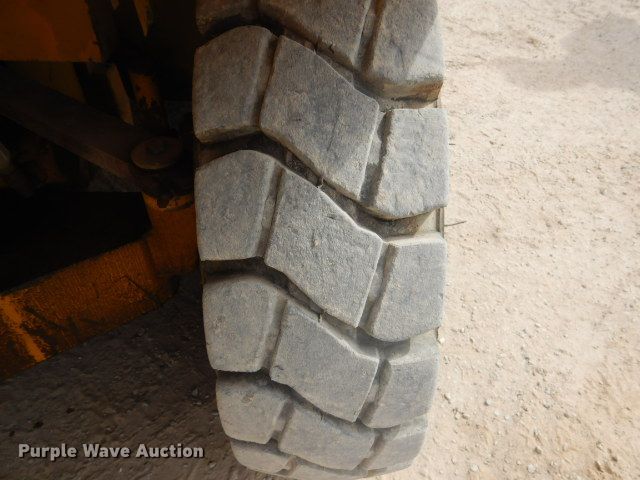 image for item GD9135 Caterpillar V80 forklift