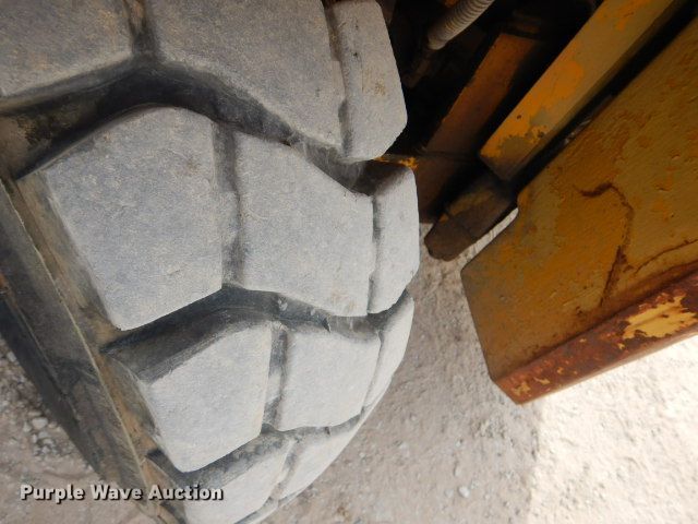 image for item GD9135 Caterpillar V80 forklift
