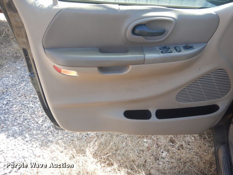 image for item GD9150 2001 Ford F150 SuperCab pickup truck