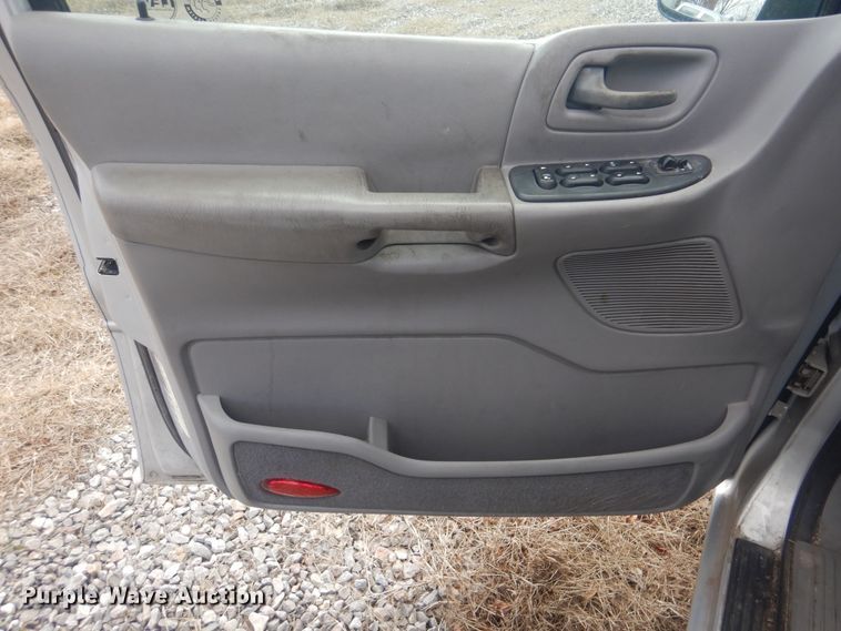 image for item GD9152 2002 Ford Windstar van