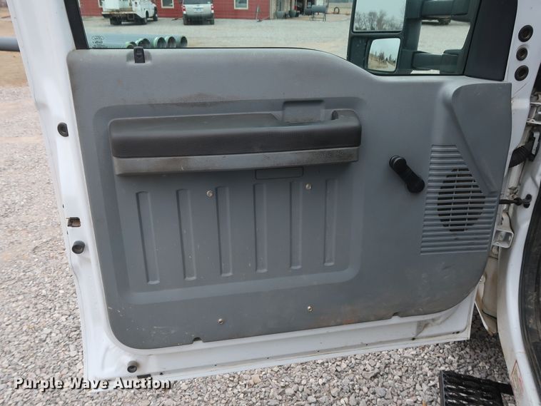 image for item GD9984 2015 Ford F350 Super Duty XL utility bed pickup truck