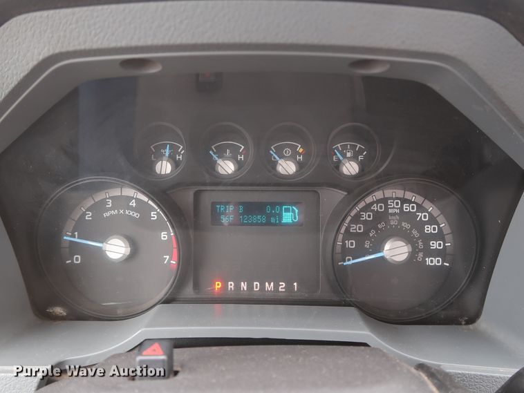 image for item GD9984 2015 Ford F350 Super Duty XL utility bed pickup truck