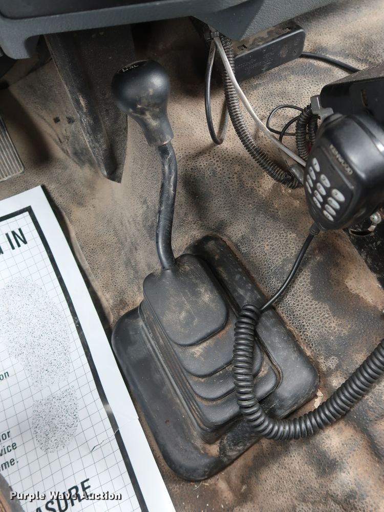 image for item GD9984 2015 Ford F350 Super Duty XL utility bed pickup truck