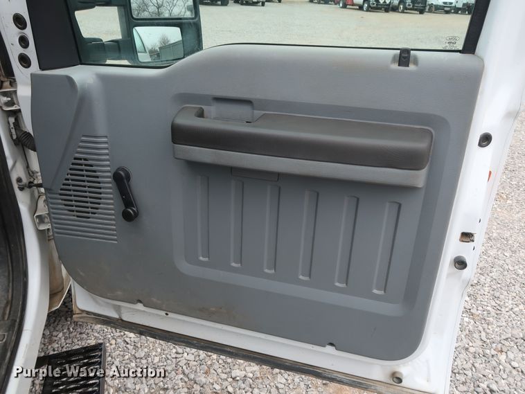 image for item GD9984 2015 Ford F350 Super Duty XL utility bed pickup truck