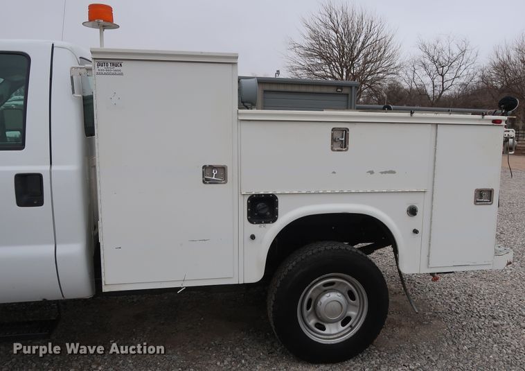 image for item GD9984 2015 Ford F350 Super Duty XL utility bed pickup truck