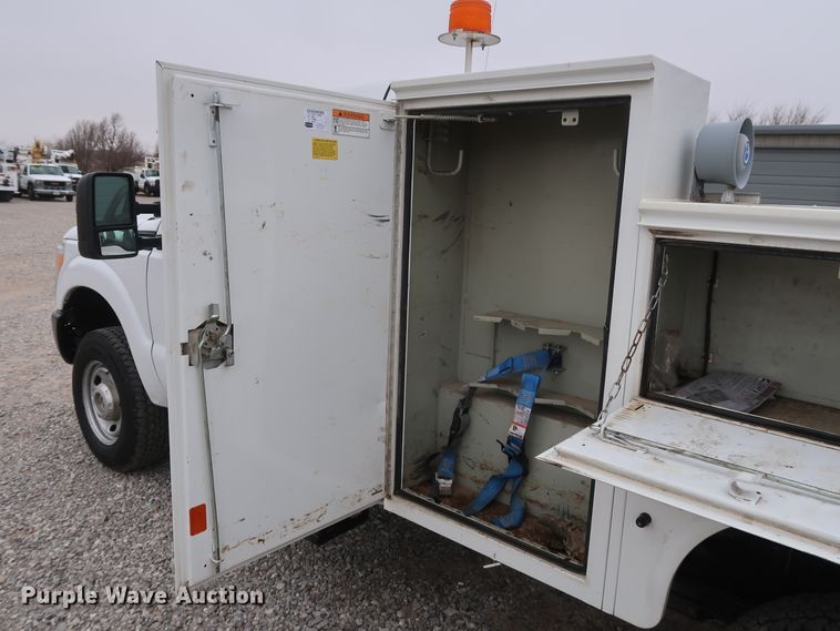 image for item GD9984 2015 Ford F350 Super Duty XL utility bed pickup truck