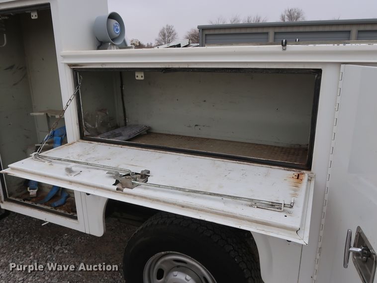 image for item GD9984 2015 Ford F350 Super Duty XL utility bed pickup truck