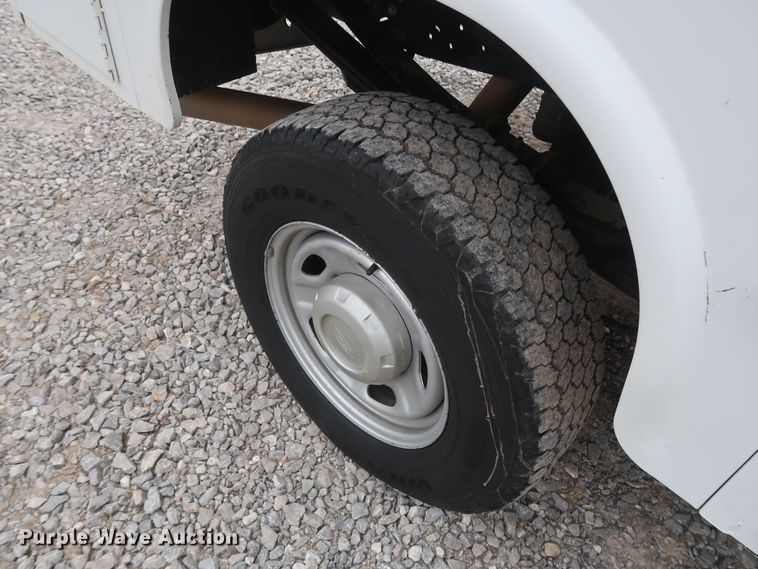 image for item GD9984 2015 Ford F350 Super Duty XL utility bed pickup truck