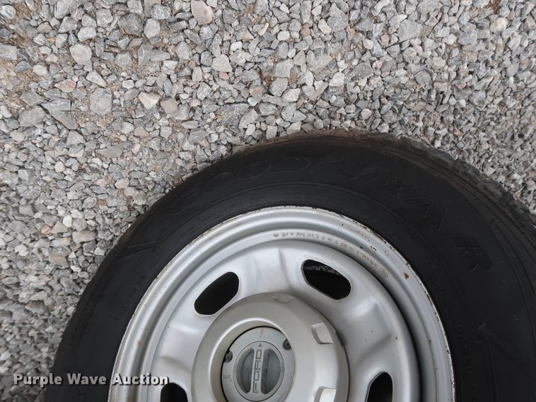 image for item GD9984 2015 Ford F350 Super Duty XL utility bed pickup truck