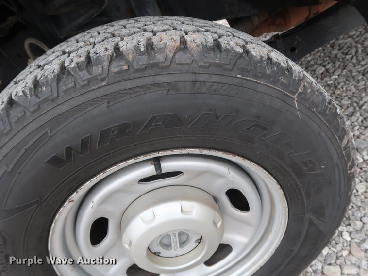 image for item GD9984 2015 Ford F350 Super Duty XL utility bed pickup truck