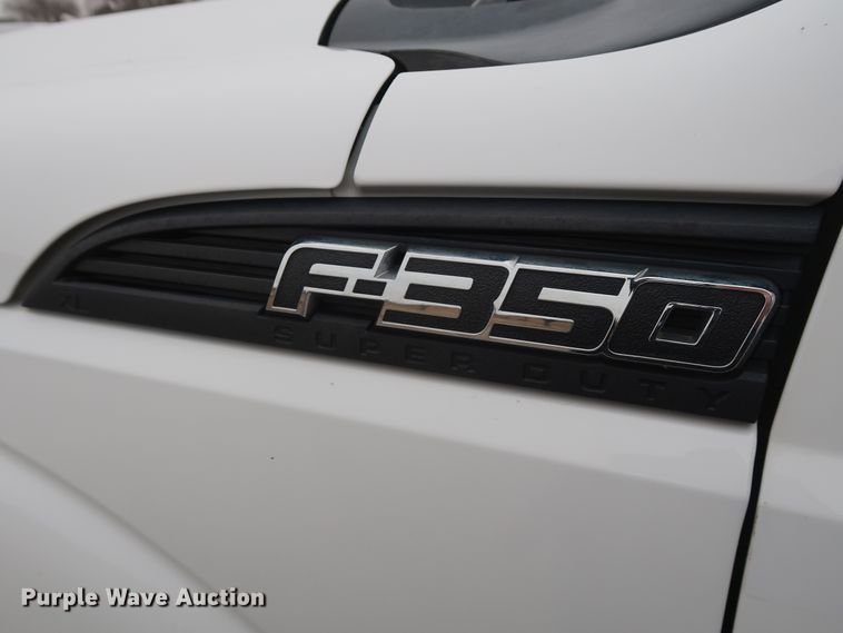 image for item GD9984 2015 Ford F350 Super Duty XL utility bed pickup truck