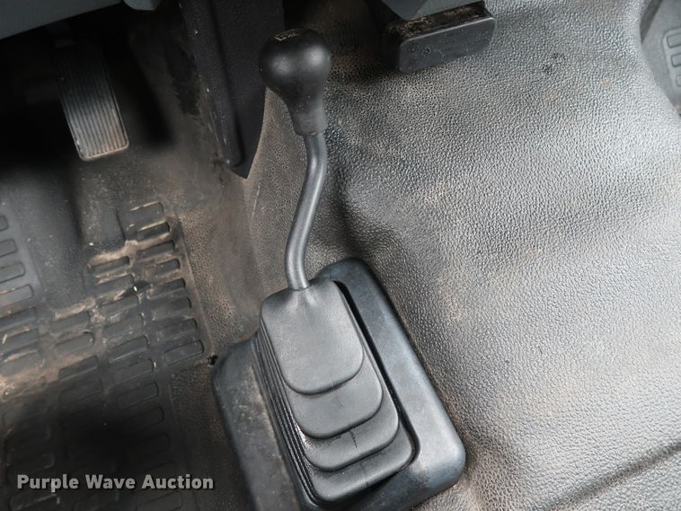 image for item GD9986 2011 Ford F350 Super Duty XL utility bed pickup truck