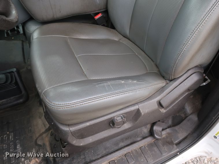 image for item GD9986 2011 Ford F350 Super Duty XL utility bed pickup truck