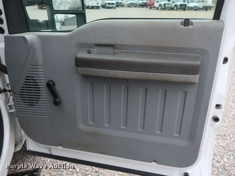 image for item GD9986 2011 Ford F350 Super Duty XL utility bed pickup truck