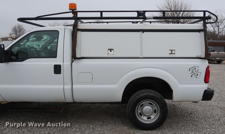 image for item GD9986 2011 Ford F350 Super Duty XL utility bed pickup truck