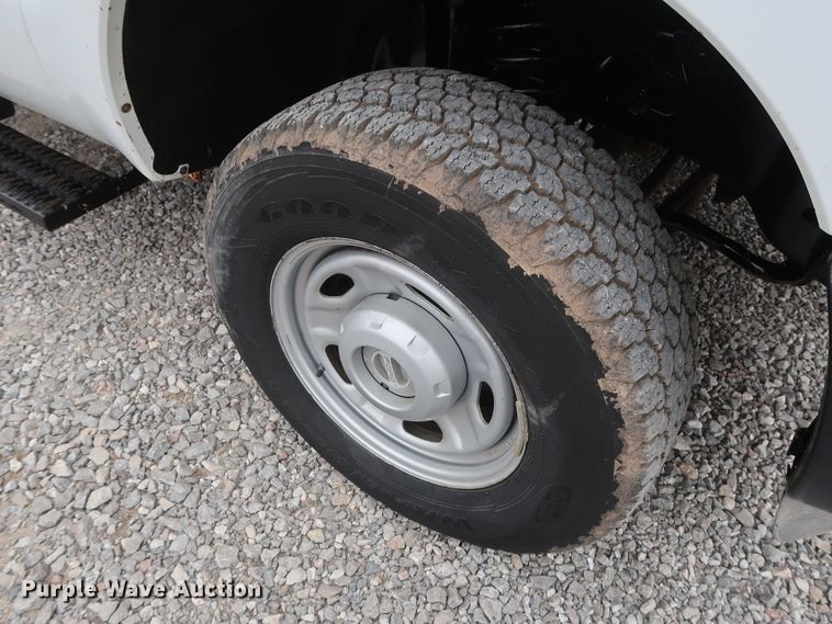 image for item GD9986 2011 Ford F350 Super Duty XL utility bed pickup truck