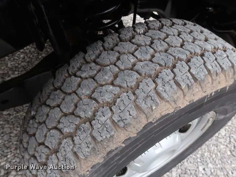 image for item GD9986 2011 Ford F350 Super Duty XL utility bed pickup truck