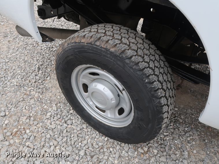 image for item GD9986 2011 Ford F350 Super Duty XL utility bed pickup truck