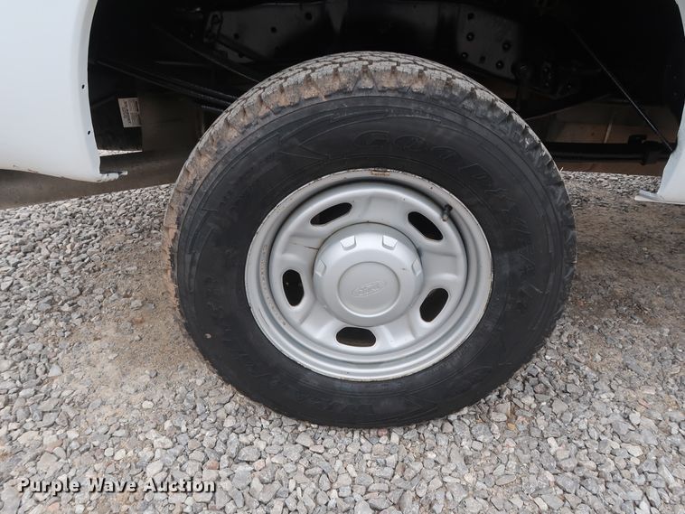 image for item GD9986 2011 Ford F350 Super Duty XL utility bed pickup truck