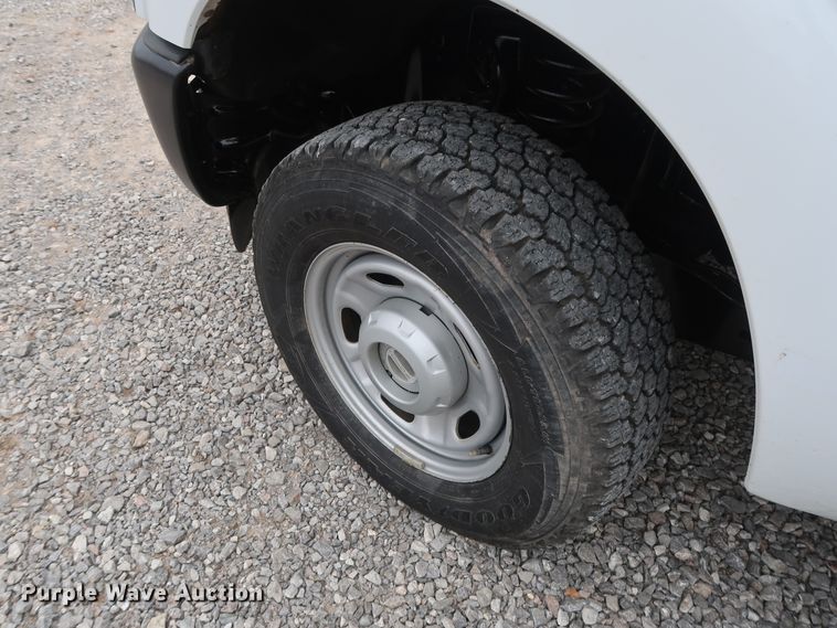 image for item GD9986 2011 Ford F350 Super Duty XL utility bed pickup truck