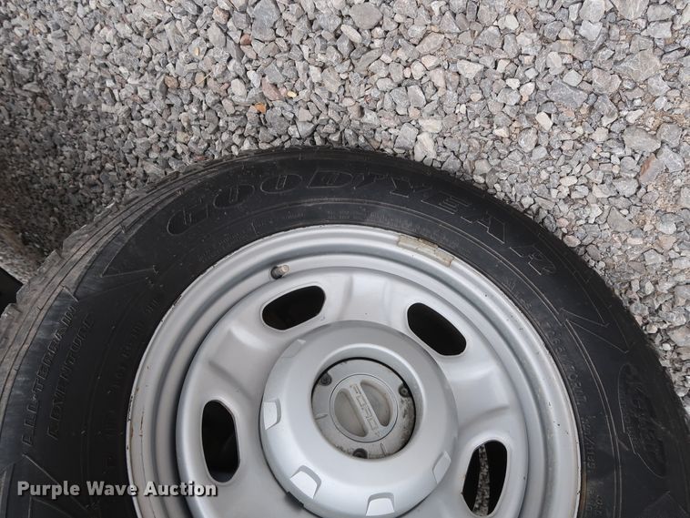 image for item GD9986 2011 Ford F350 Super Duty XL utility bed pickup truck