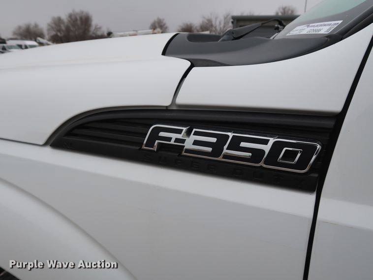 image for item GD9986 2011 Ford F350 Super Duty XL utility bed pickup truck