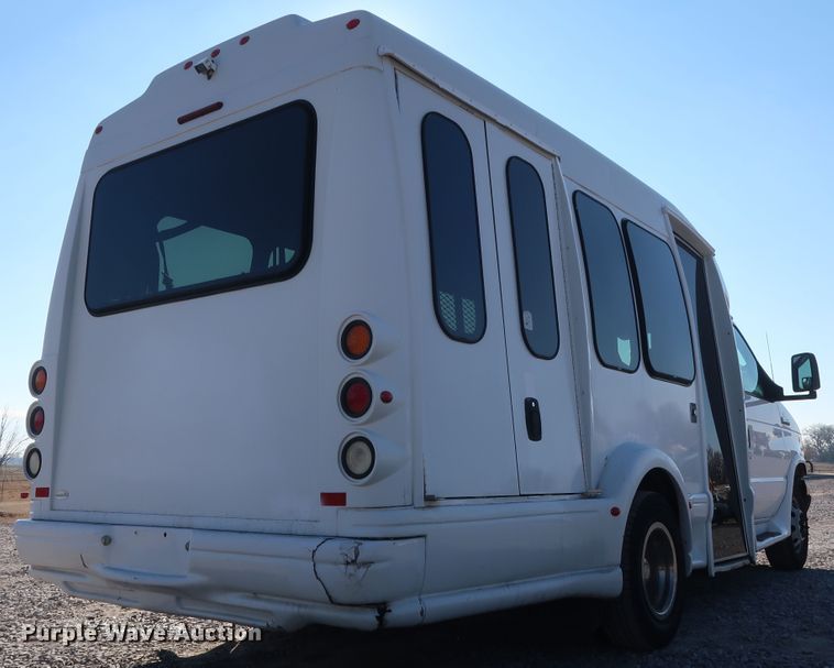 image for item GD9994 2007 Ford E350 Super Duty shuttle bus