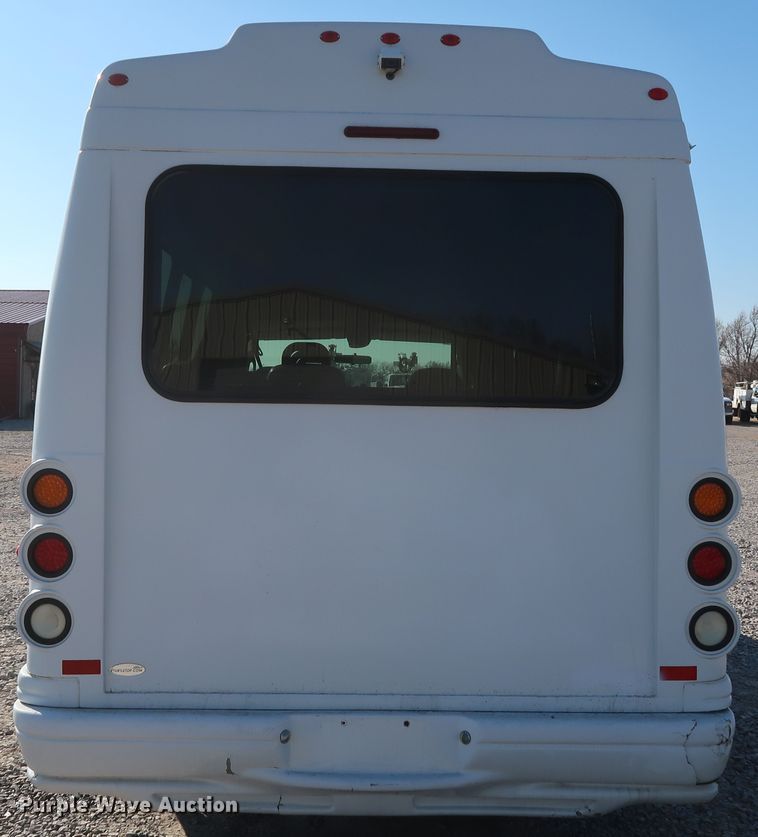 image for item GD9994 2007 Ford E350 Super Duty shuttle bus