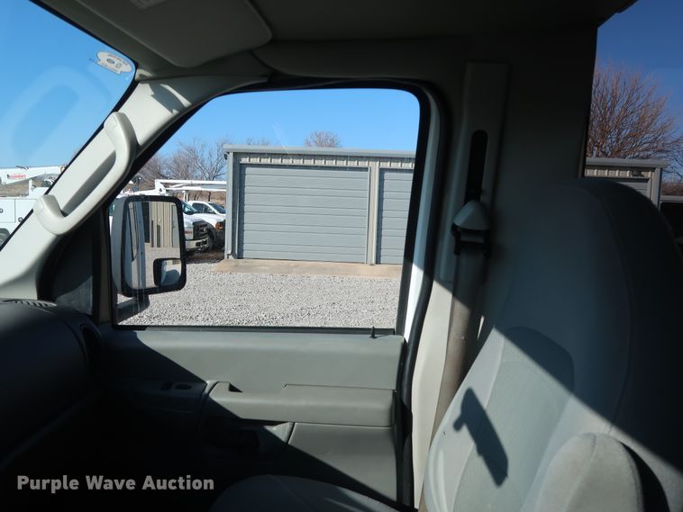 image for item GD9994 2007 Ford E350 Super Duty shuttle bus