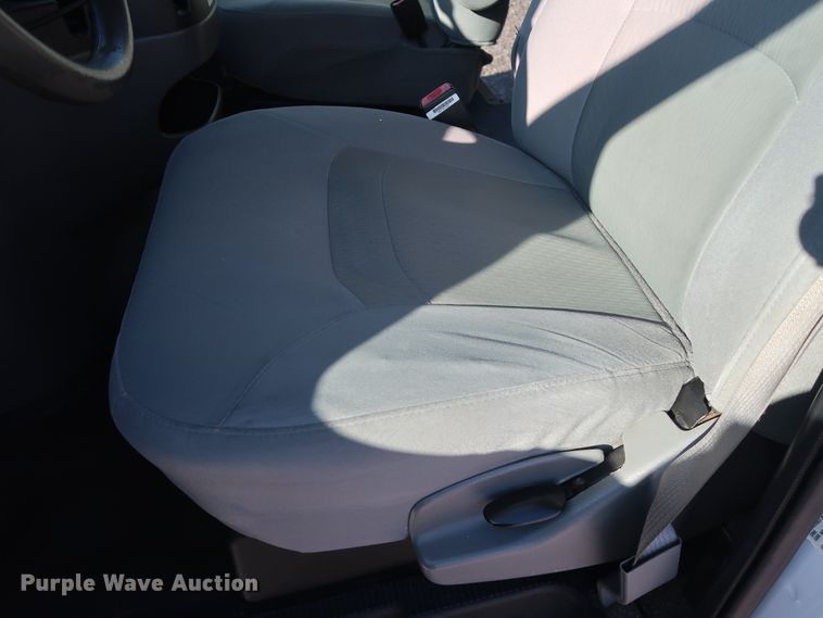 image for item GD9994 2007 Ford E350 Super Duty shuttle bus