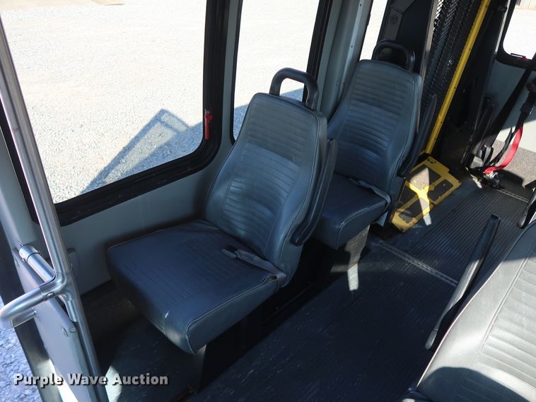 image for item GD9994 2007 Ford E350 Super Duty shuttle bus