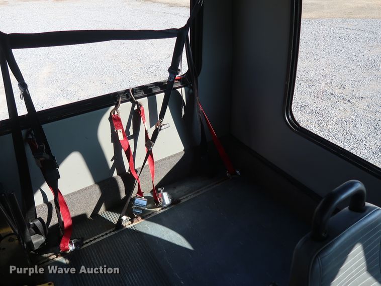 image for item GD9994 2007 Ford E350 Super Duty shuttle bus