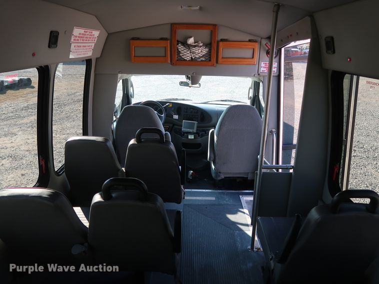 image for item GD9994 2007 Ford E350 Super Duty shuttle bus