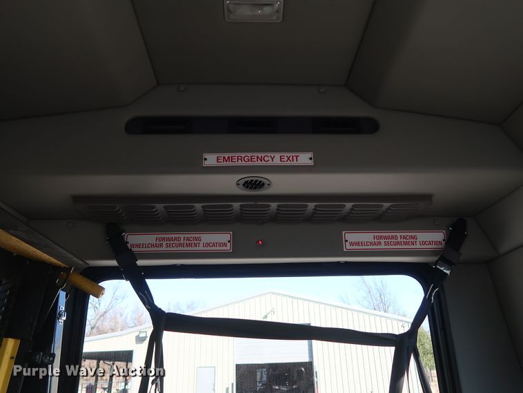 image for item GD9994 2007 Ford E350 Super Duty shuttle bus