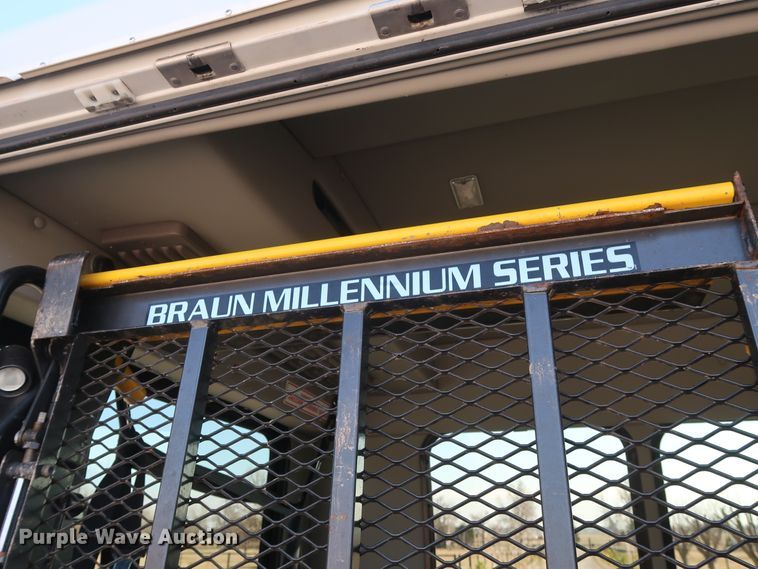 image for item GD9994 2007 Ford E350 Super Duty shuttle bus