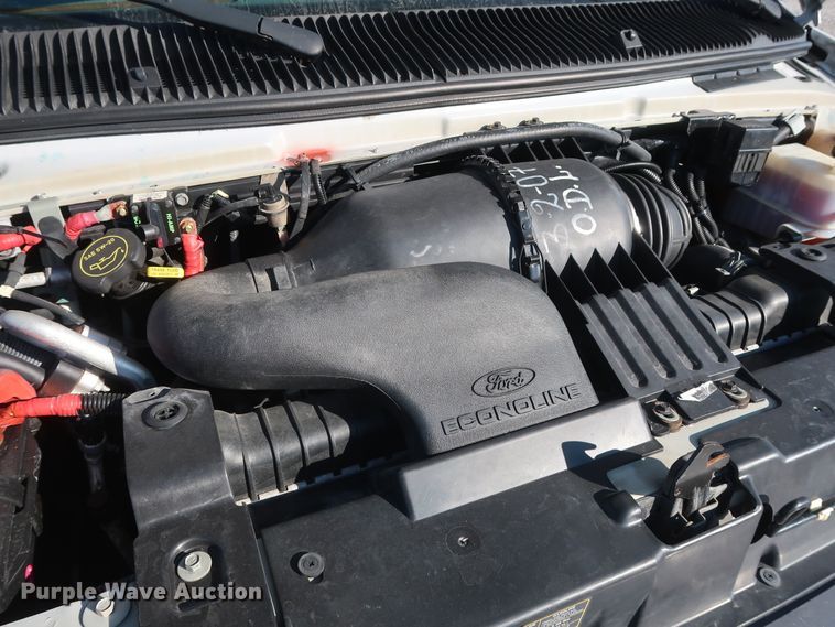 image for item GD9994 2007 Ford E350 Super Duty shuttle bus