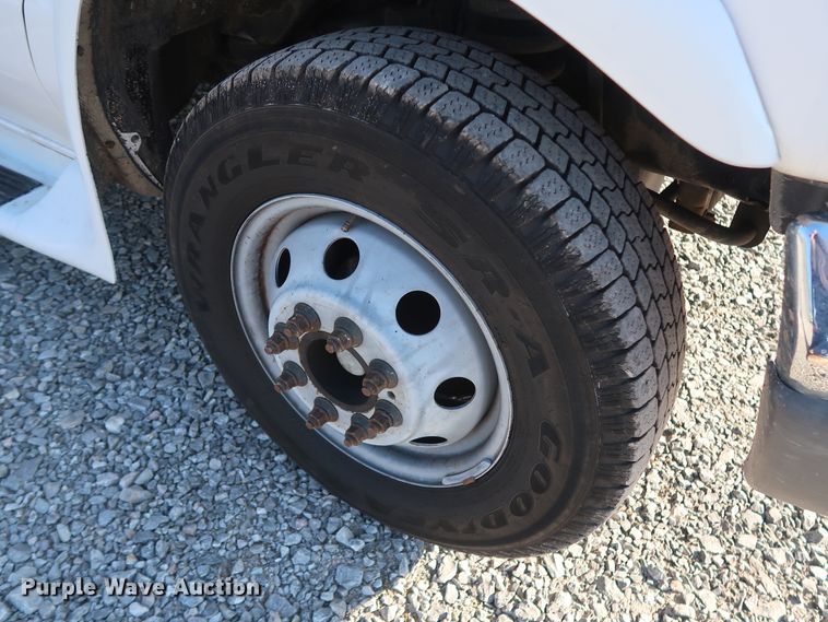 image for item GD9994 2007 Ford E350 Super Duty shuttle bus