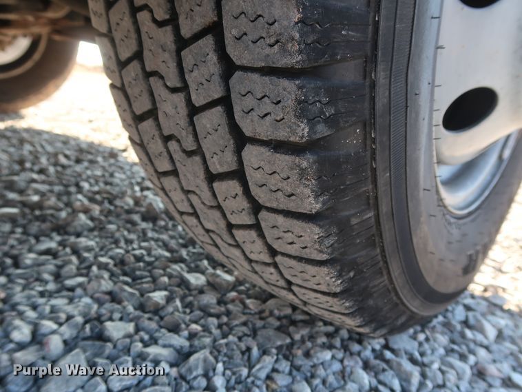 image for item GD9994 2007 Ford E350 Super Duty shuttle bus