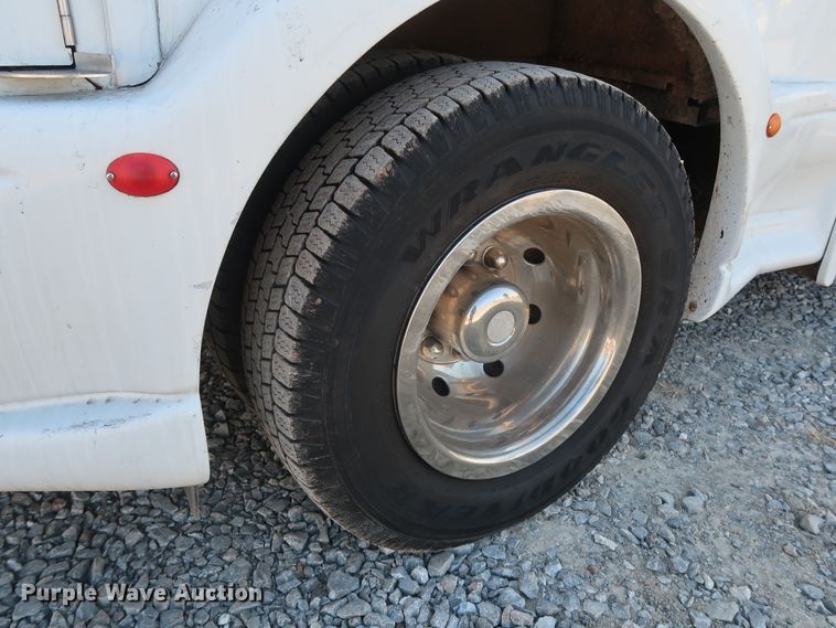 image for item GD9994 2007 Ford E350 Super Duty shuttle bus