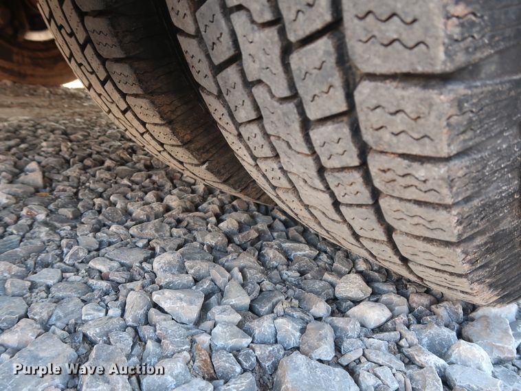 image for item GD9994 2007 Ford E350 Super Duty shuttle bus