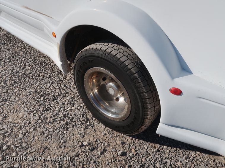 image for item GD9994 2007 Ford E350 Super Duty shuttle bus